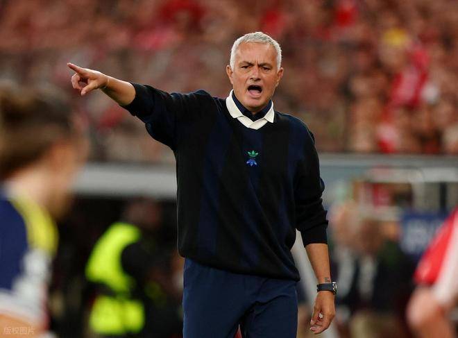 62岁穆里尼奥签约欧冠2冠王引热议，球迷：看你怎么骗违约金