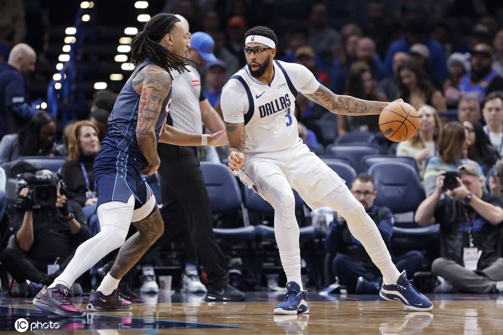 名记：独行侠在内外部都讨论过浓眉的交易