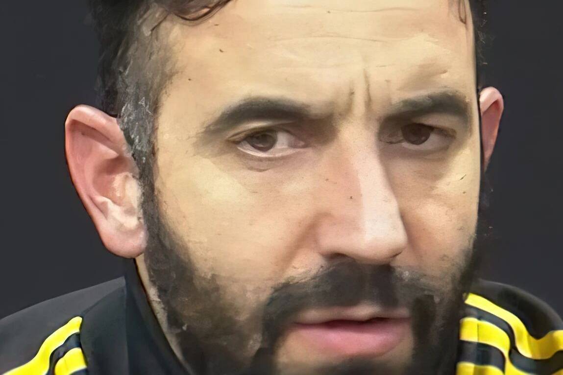 曼联冬窗欲等压哨签中场!拉爵认为阵容足够进欧冠,仍支持阿莫林