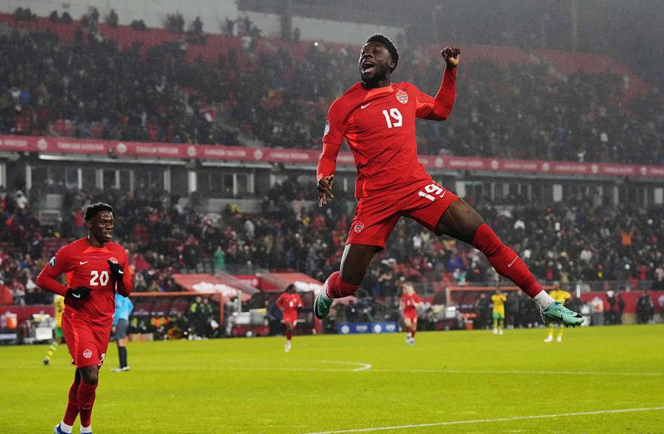 德甲最昂贵阵容揭晓!11人名单中仅两人非拜仁队员,冠军争夺成疑?