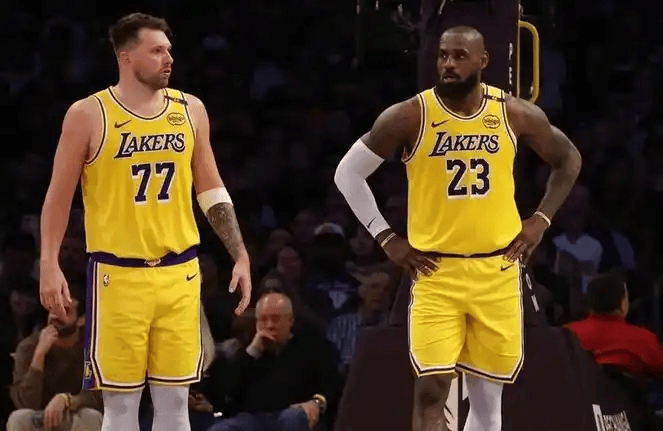 欧冠与联赛双线开云作战,球队取舍更加清晰